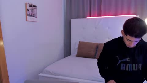 Snapshot of alejo_exotic chatting on May 22, 12:11 pm alejo_exotic online show from May 22, 12:11 pm