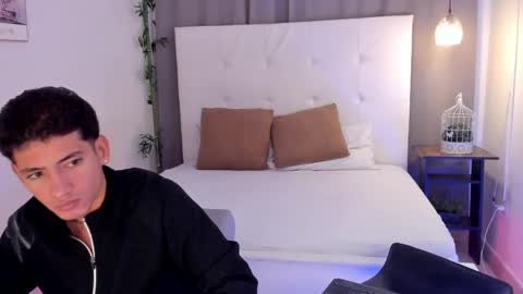 Snapshot of alejo_exotic chatting on May 28, 12:24 pm alejo_exotic online show from May 28, 12:24 pm