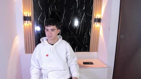 alejo_gray1 online show from November 12, 3:18 am