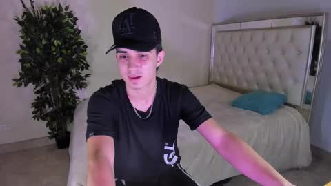 alejo_gray1 online show from November 28, 3:42 am