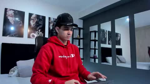 alejo_gray1 online show from January 15, 12:43 pm