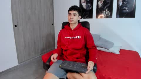 alejo_gray1 online show from February 26, 12:48 pm