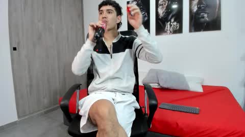 alejo_gray1 online show from March 2, 8:48 pm