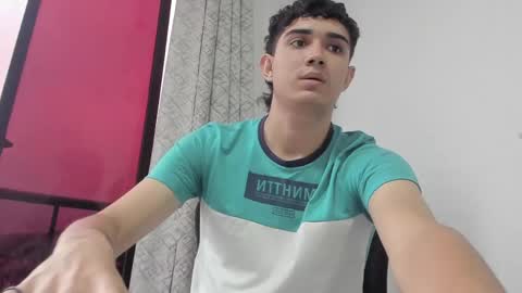 alejo_gray1 online show from April 13, 10:48 pm