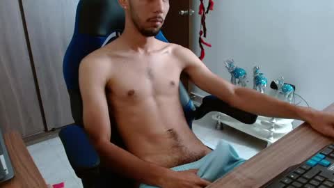 Snapshot of alejo_hot23 chatting on May 23, 1:48 pm David online show from May 23, 1:48 pm