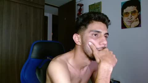 Snapshot of alejo_hot23 chatting on May 26, 11:45 pm David online show from May 26, 11:45 pm