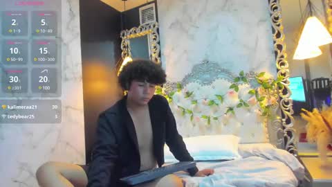 Snapshot of alejofoxx18 chatting on February 6, 1:38 am Alejandro or Alejo online show from February 6, 1:38 am