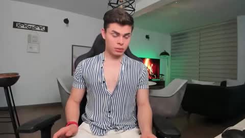 Snapshot of alejoo_twink chatting on March 1, 5:20 am ONLYFANS Alejoo twink online show from March 1, 5:20 am