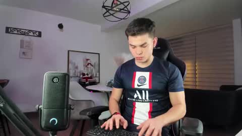 Snapshot of alejoo_twink chatting on November 18, 10:47 pm ONLYFANS Alejoo twink online show from November 18, 10:47 pm