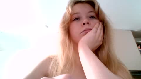 Snapshot of aleksa_angel chatting on June 14, 8:16 am aleksa angel online show from June 14, 8:16 am