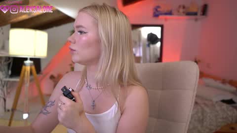 Lexi online show from February 8, 4:05 am