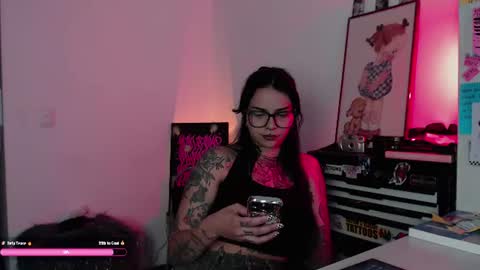 Snapshot of aleksanoir chatting on July 17, 6:13 pm AleksaNoir online show from July 17, 6:13 pm