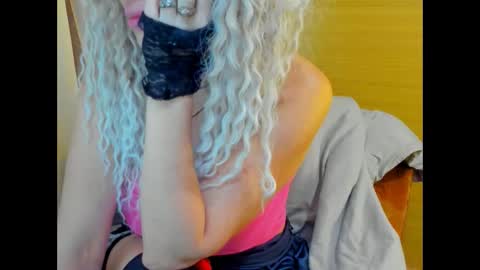 Snapshot of alenablack chatting on February 12, 1:22 am Luly online show from February 12, 1:22 am