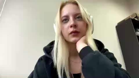 Snapshot of alenavanloan chatting on June 19, 3:27 pm Milana online show from June 19, 3:27 pm