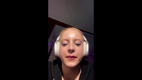 Snapshot of alenavanloan chatting on June 20, 4:43 pm Milana online show from June 20, 4:43 pm