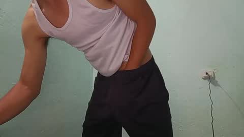 Snapshot of aleo_011 chatting on December 16, 1:42 am Alejandro online show from December 16, 1:42 am