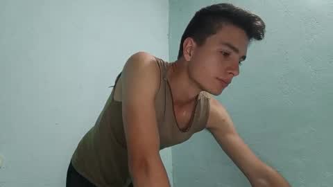 Snapshot of aleo_011 chatting on December 18, 2:21 am Alejandro online show from December 18, 2:21 am