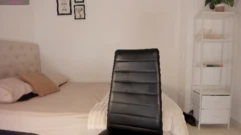 Snapshot of alesay_dreams chatting on June 20, 12:14 am Alesay online show from June 20, 12:14 am