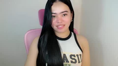Snapshot of alesha_vibe_me chatting on May 6, 8:25 pm alesha_vibe_me online show from May 6, 8:25 pm