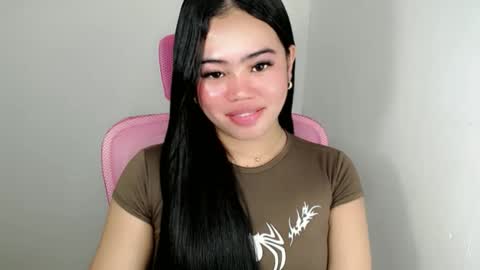 Snapshot of alesha_vibe_me chatting on May 17, 2:24 pm alesha_vibe_me online show from May 17, 2:24 pm