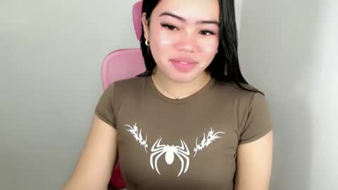 Snapshot of alesha_vibe_me chatting on May 18, 1:28 pm alesha_vibe_me online show from May 18, 1:28 pm
