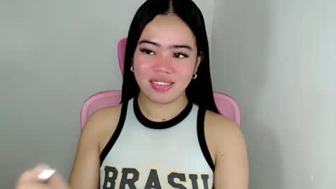 Snapshot of alesha_vibe_me chatting on May 19, 2:23 pm alesha_vibe_me online show from May 19, 2:23 pm