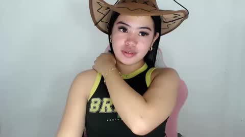 Snapshot of alesha_vibe_me chatting on June 8, 2:50 pm alesha_vibe_me online show from June 8, 2:50 pm