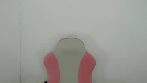 Snapshot of alesha_vibe_me chatting on June 13, 3:32 pm alesha_vibe_me online show from June 13, 3:32 pm