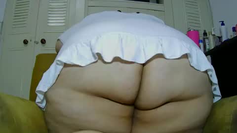 Snapshot of alesia_jones01 chatting on April 1, 10:16 am Alesia jones01 online show from April 1, 10:16 am