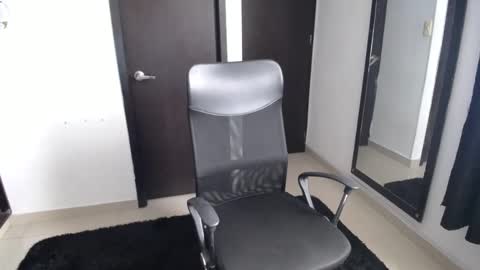 Snapshot of aleska666 chatting on February 22, 3:25 pm aleska666 online show from February 22, 3:25 pm