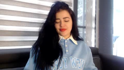 Snapshot of aleska__bell chatting on February 4, 1:27 pm Aleska online show from February 4, 1:27 pm