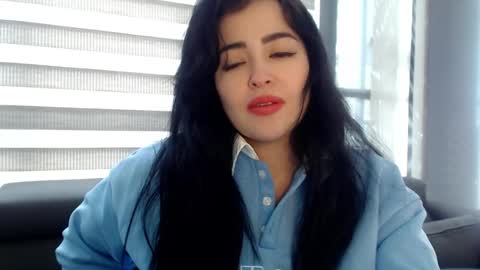 Snapshot of aleska__bell chatting on February 4, 4:29 pm Aleska online show from February 4, 4:29 pm