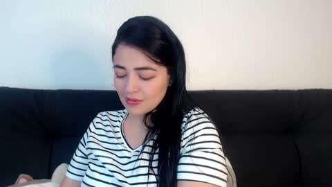 Snapshot of aleska__bell chatting on February 20, 3:41 pm Aleska online show from February 20, 3:41 pm
