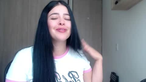 Snapshot of aleska__bell chatting on September 8, 3:00 pm Aleska online show from September 8, 3:00 pm