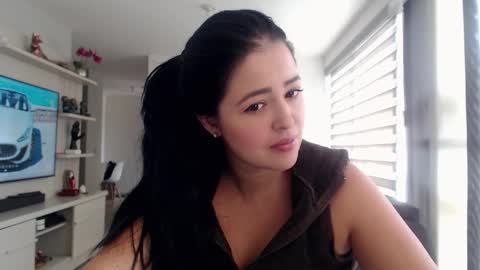 Snapshot of aleska__bell chatting on September 11, 3:01 pm Aleska online show from September 11, 3:01 pm