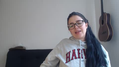 Snapshot of aleska__bell chatting on October 2, 3:30 pm Aleska online show from October 2, 3:30 pm