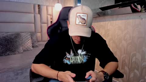 Snapshot of aless_king chatting on December 27, 4:32 pm Alessandro King online show from December 27, 4:32 pm