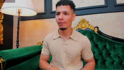 Snapshot of aless_king chatting on February 19, 12:22 pm Alessandro King online show from February 19, 12:22 pm