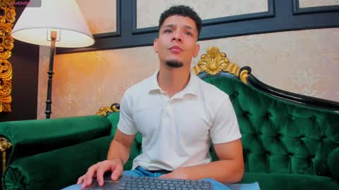 Snapshot of aless_king chatting on February 22, 11:35 am Alessandro King online show from February 22, 11:35 am