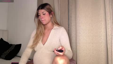 Alessandra Bloom online show from May 18, 9:15 am