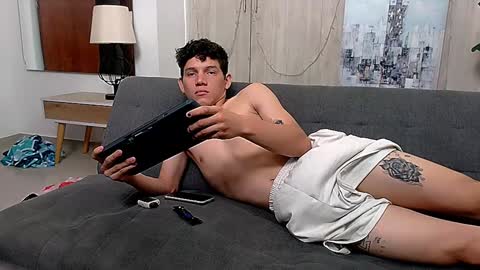 Snapshot of alessandrith104266 chatting on December 3, 8:38 am alessandrith104266 online show from December 3, 8:38 am