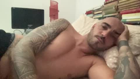 Snapshot of alessandromori91 chatting on August 5, 1:25 pm alessandromori91 online show from August 5, 1:25 pm
