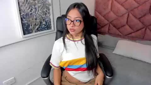 Snapshot of alessia_storm_ chatting on July 8, 3:55 am Alessia online show from July 8, 3:55 am