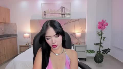 Snapshot of alessia_yorks chatting on October 1, 12:33 pm alessia_yorks online show from October 1, 12:33 pm