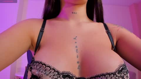 Snapshot of alessiacorleone_ chatting on January 9, 8:11 pm Alessia online show from January 9, 8:11 pm