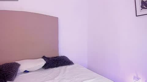 Snapshot of alesssia_moon chatting on May 13, 7:22 pm Alessia Moon online show from May 13, 7:22 pm