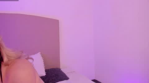 Snapshot of alesssia_moon chatting on May 16, 11:31 am Alessia Moon online show from May 16, 11:31 am