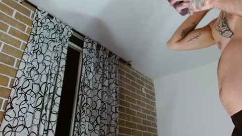 Snapshot of aleviz chatting on February 22, 6:46 am aleviz online show from February 22, 6:46 am