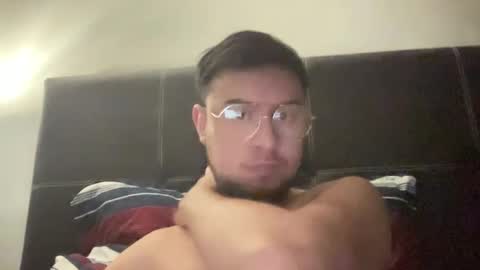 Snapshot of alex140601 chatting on January 1, 12:21 am Alex online show from January 1, 12:21 am