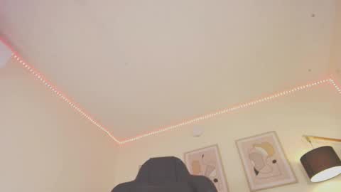 Snapshot of alex4diaz chatting on February 23, 4:57 pm Alexa online show from February 23, 4:57 pm